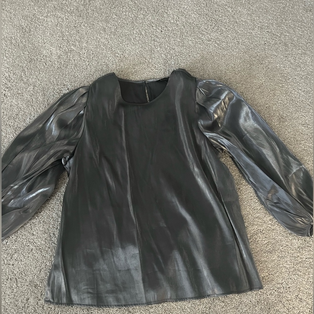 BANANA REPUBLIC SILVER LONG SLEEVE SIZE SMALL SHIRT